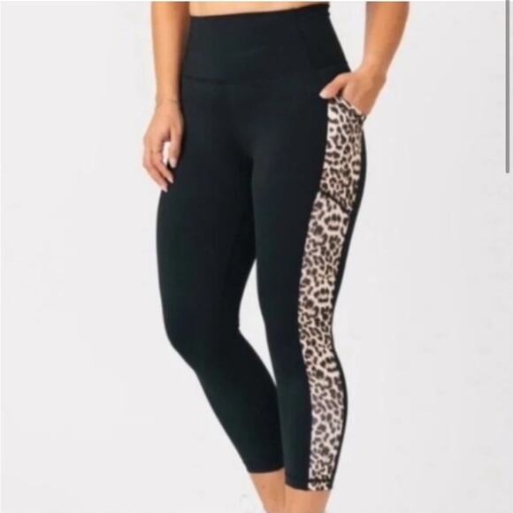 Zyia Active Brilliant Leopard Pocket High Rise Capri Animal Print Leggings‎ 6-8 - Picture 1 of 11